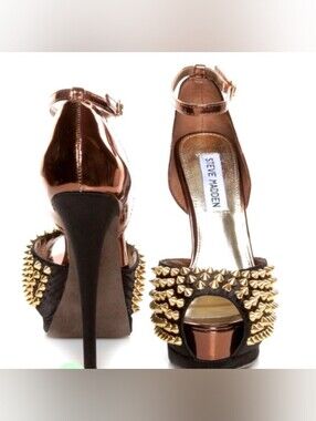 Steve Madden Studded Peep Toe. Showstopper!!